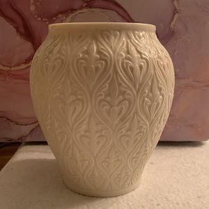 🎉Host Pick 🥳 Vintage Lenox vase